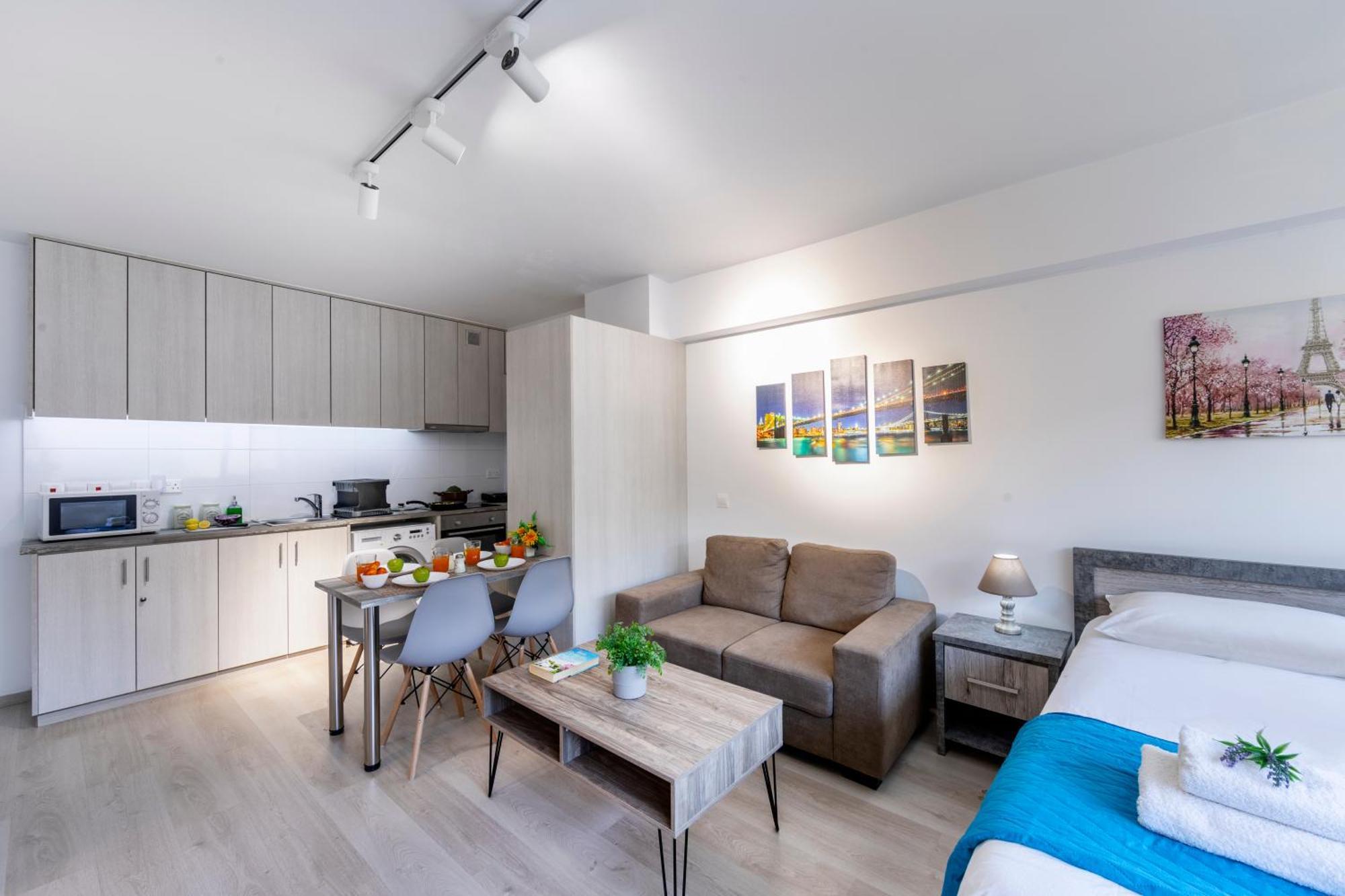 C-Premium Apts 100M From Beach And City Centre Larnaca Bagian luar foto