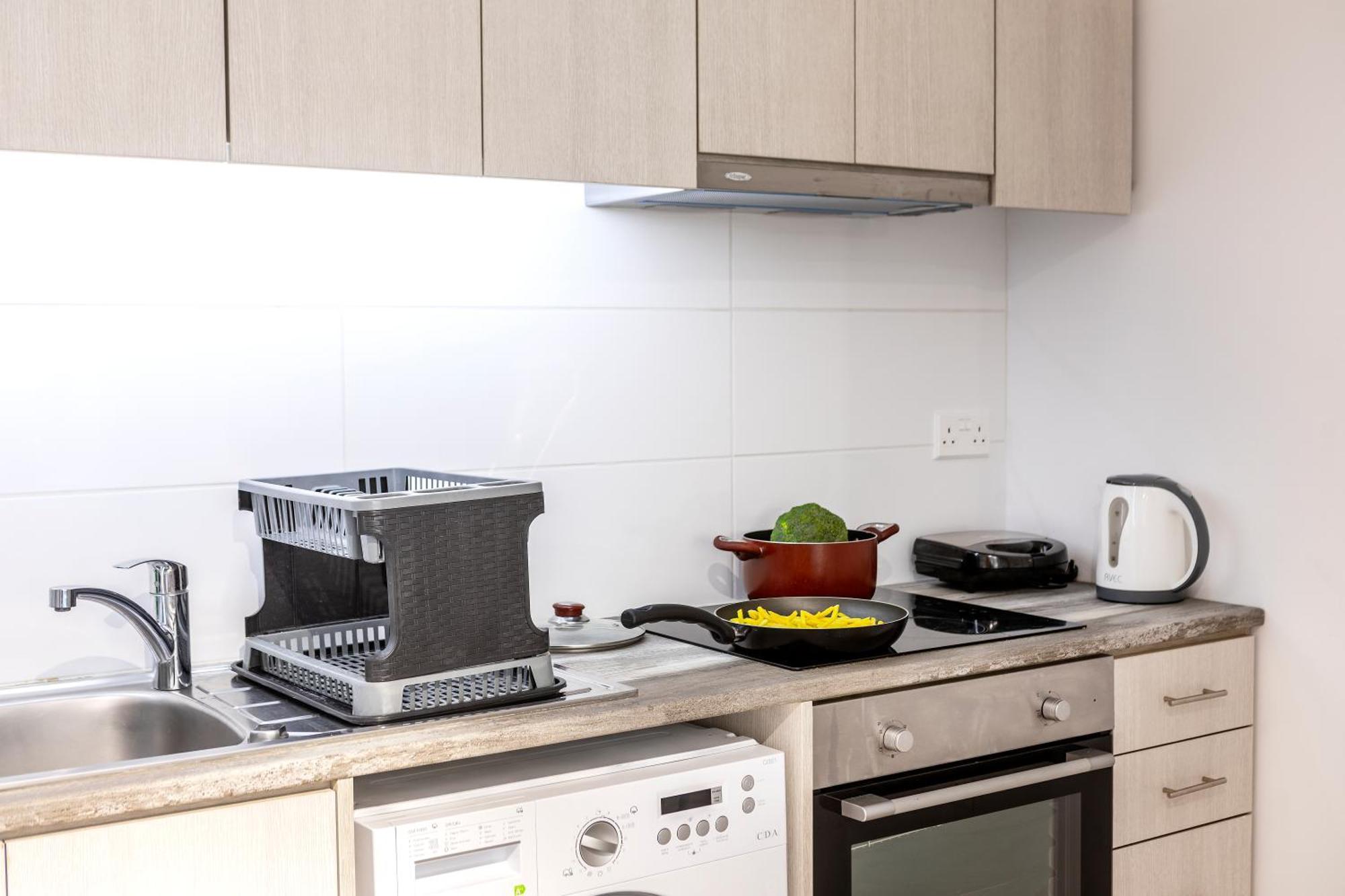 C-Premium Apts 100M From Beach And City Centre Larnaca Bagian luar foto