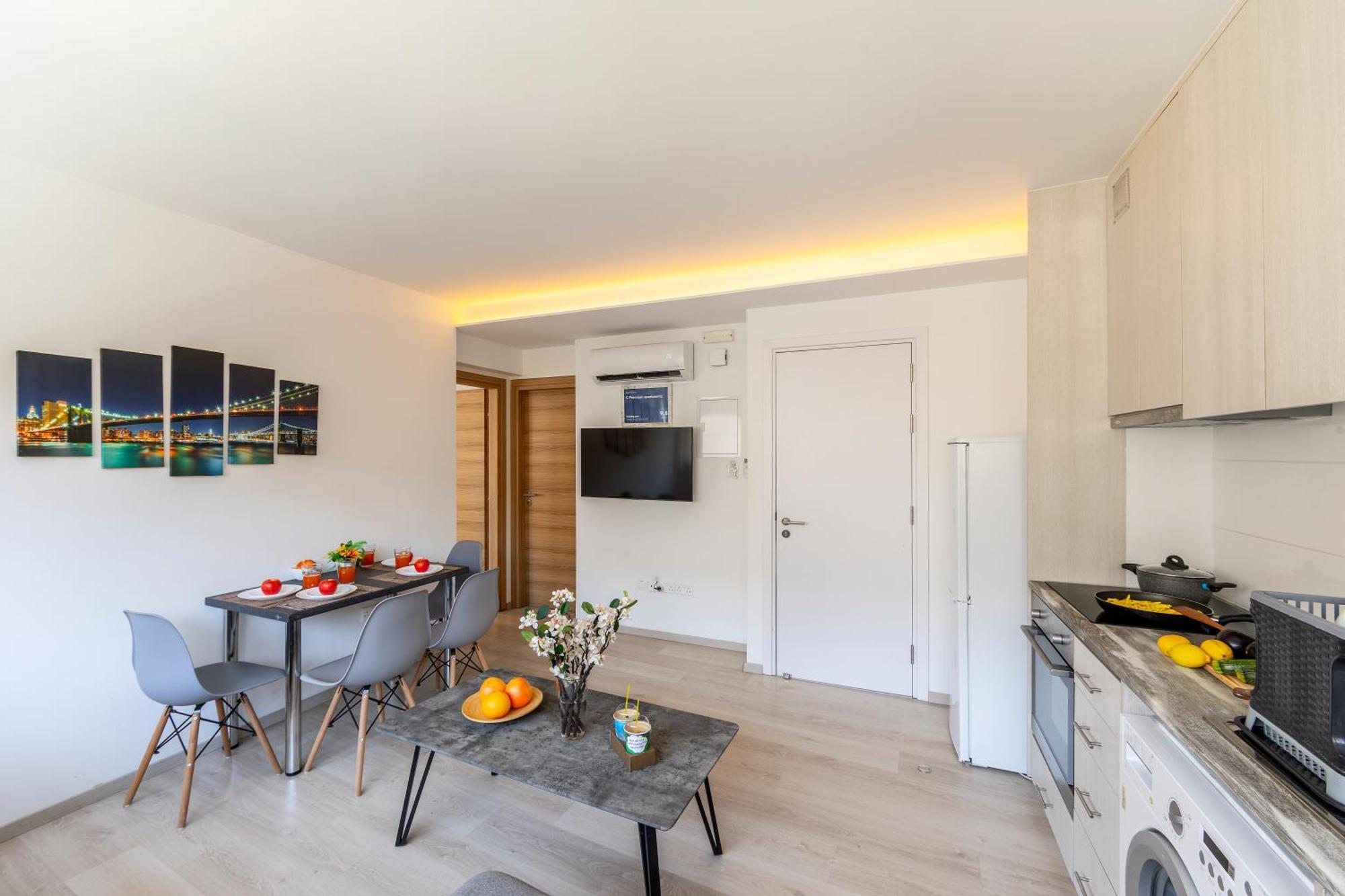 C-Premium Apts 100M From Beach And City Centre Larnaca Bagian luar foto