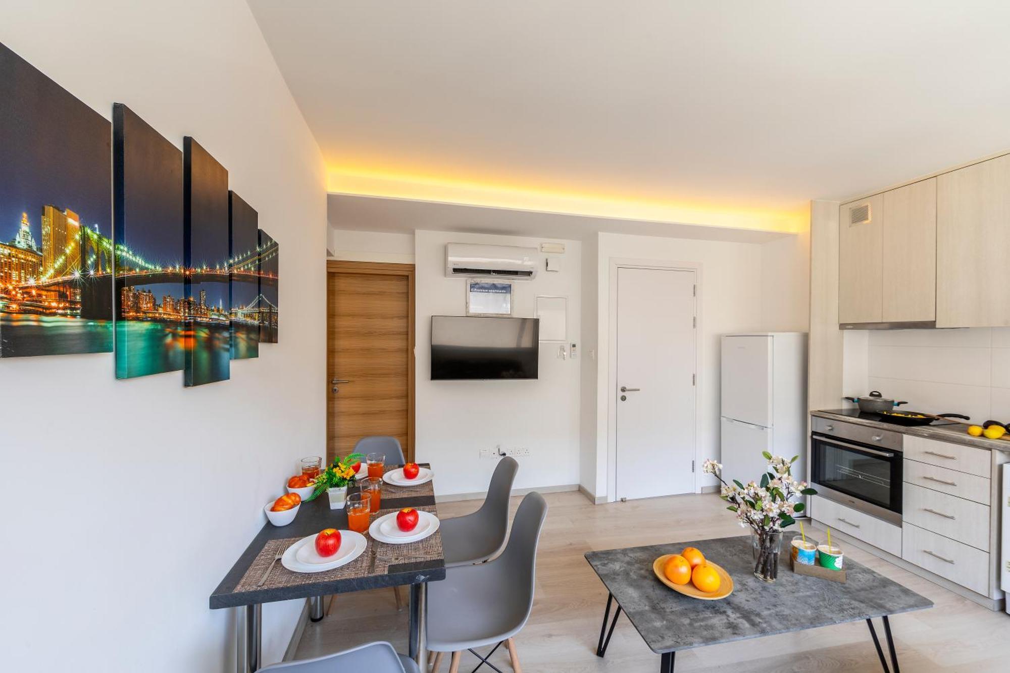 C-Premium Apts 100M From Beach And City Centre Larnaca Bagian luar foto