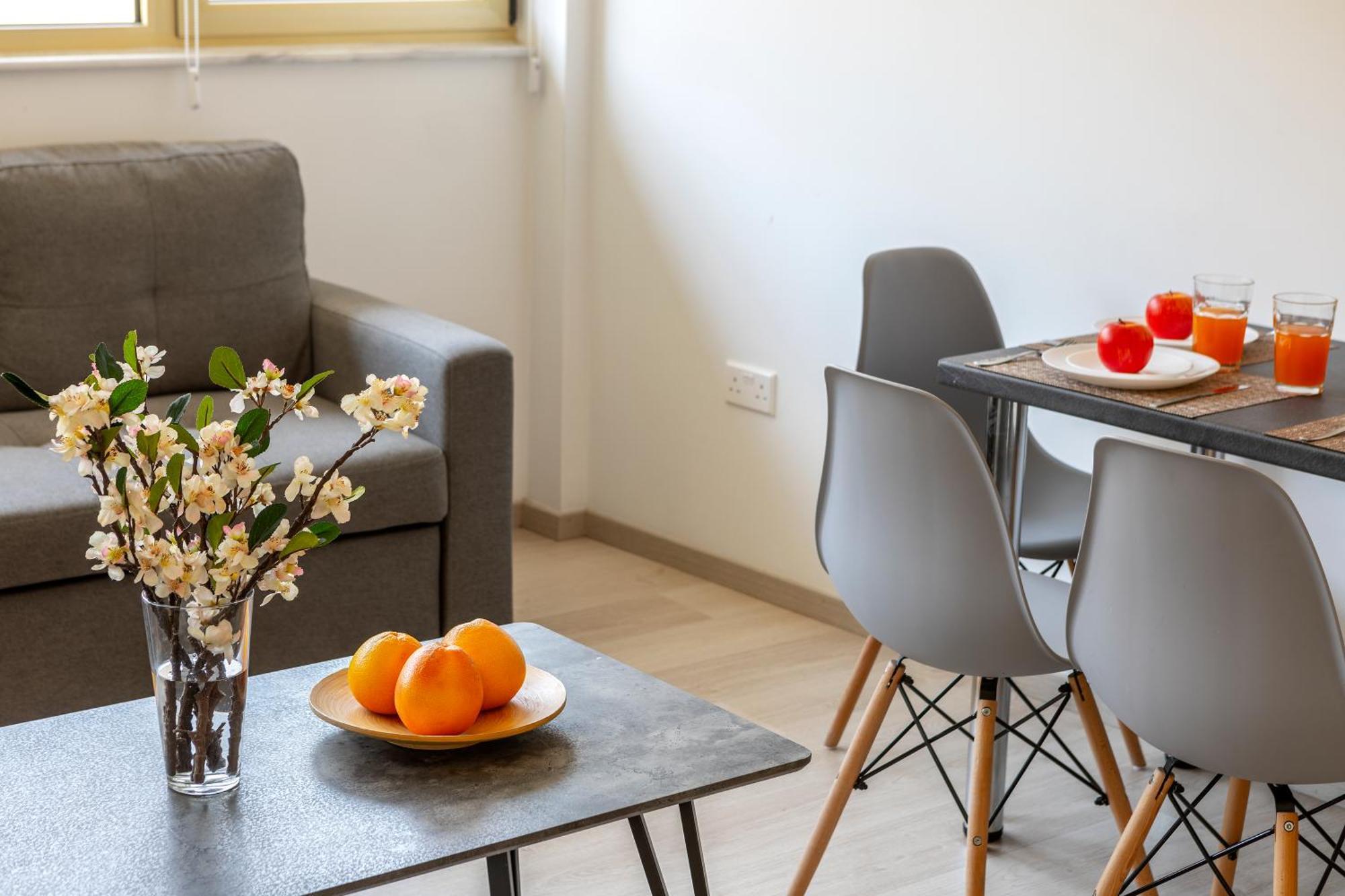 C-Premium Apts 100M From Beach And City Centre Larnaca Bagian luar foto