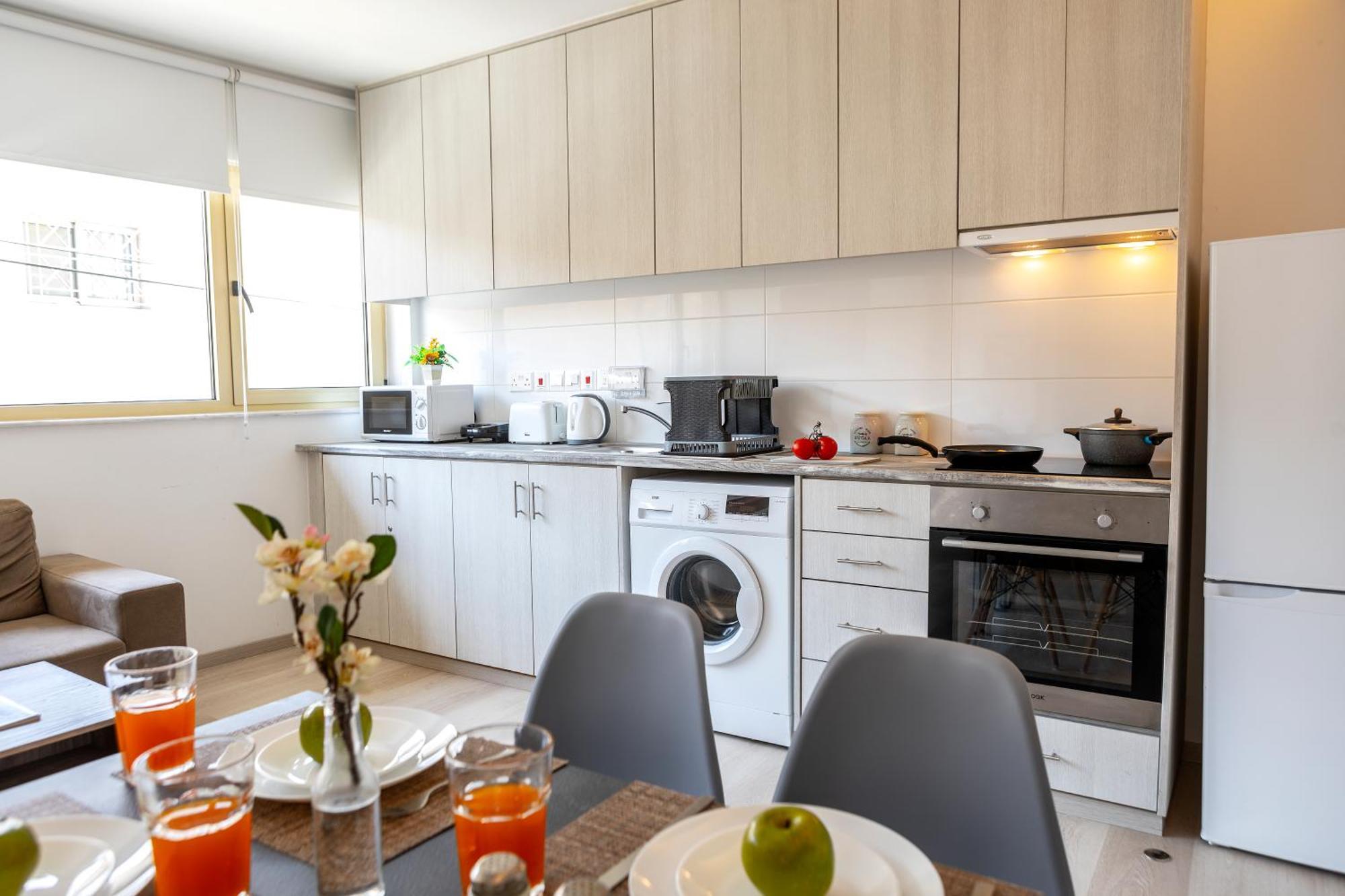 C-Premium Apts 100M From Beach And City Centre Larnaca Bagian luar foto