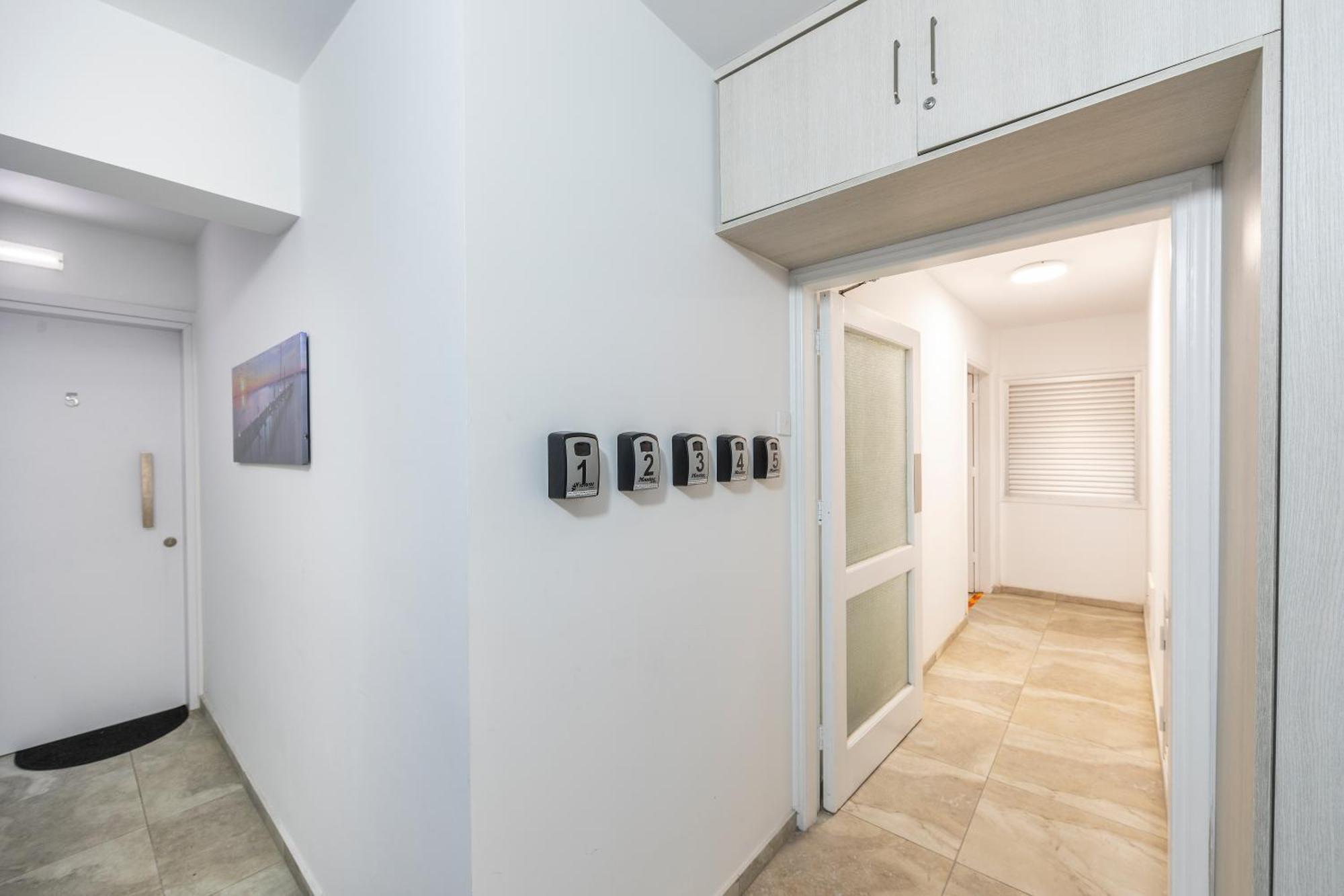 C-Premium Apts 100M From Beach And City Centre Larnaca Bagian luar foto