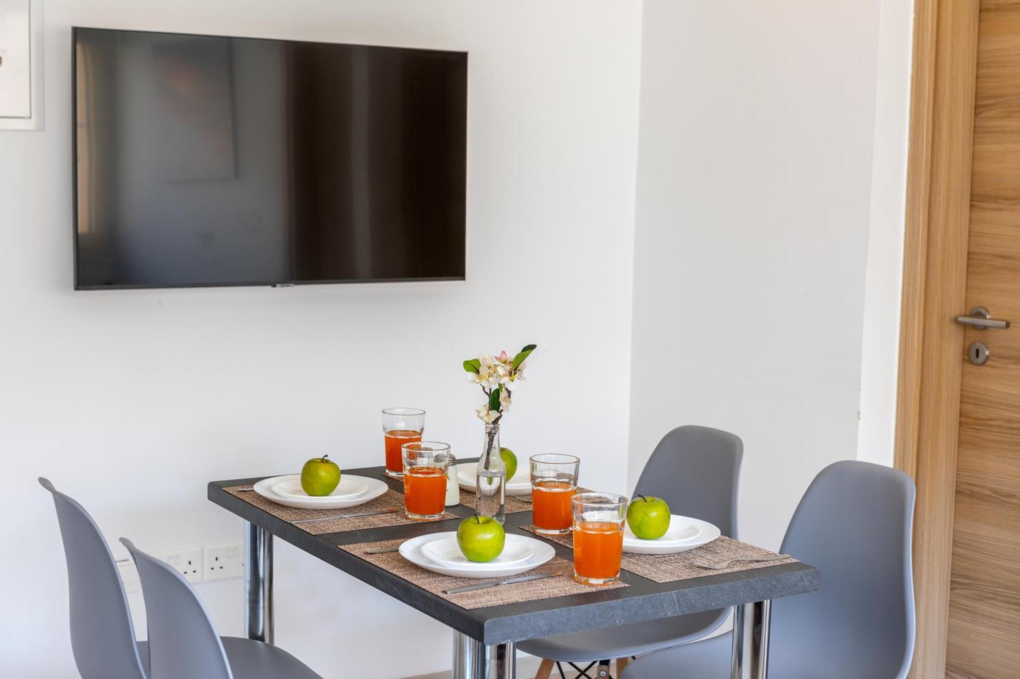 C-Premium Apts 100M From Beach And City Centre Larnaca Bagian luar foto
