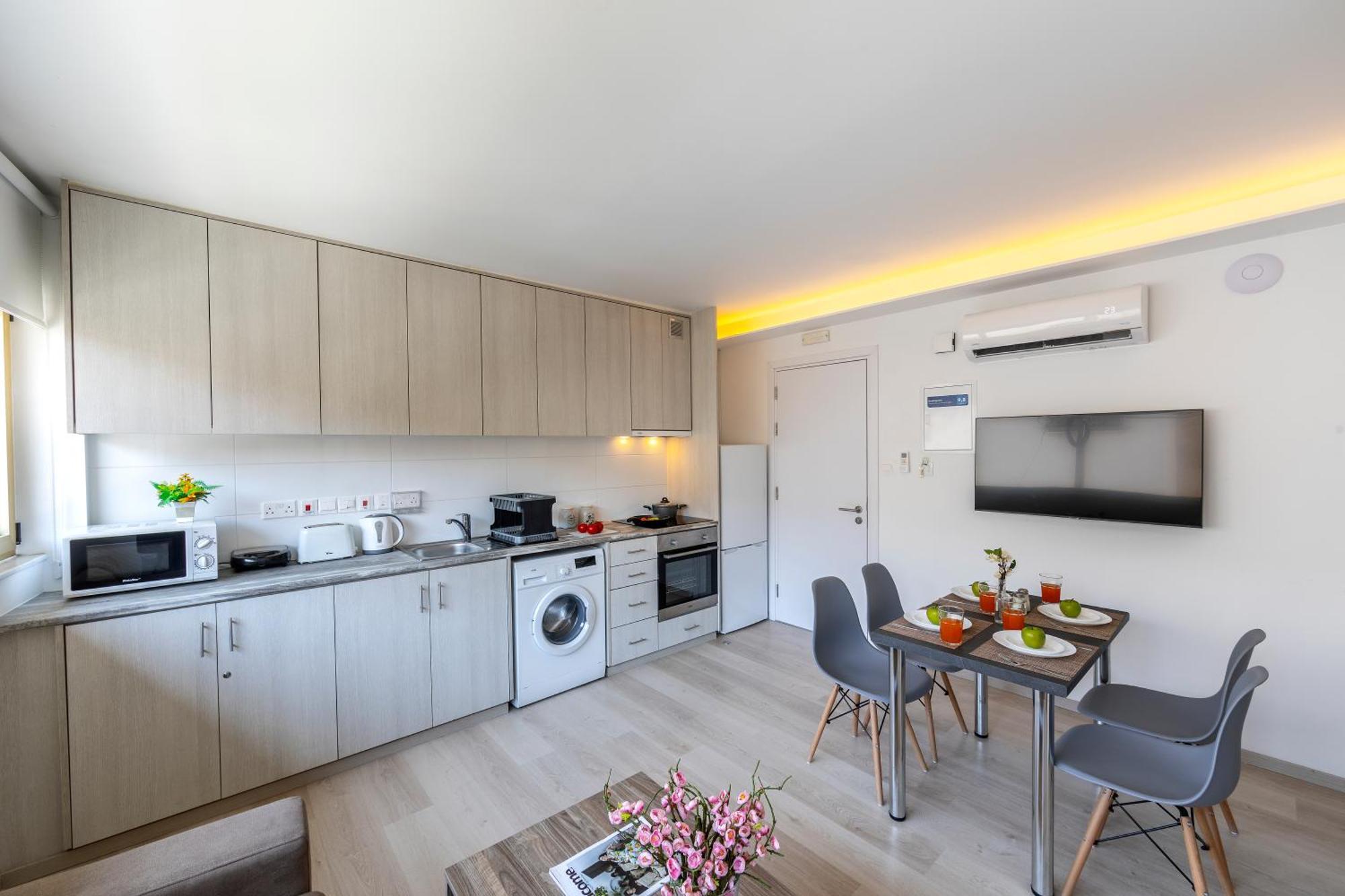 C-Premium Apts 100M From Beach And City Centre Larnaca Bagian luar foto